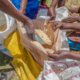 Distribución de comida en Haití
